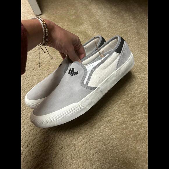 Adidas men shoes unused size 10.5 - Picture 2 of 5